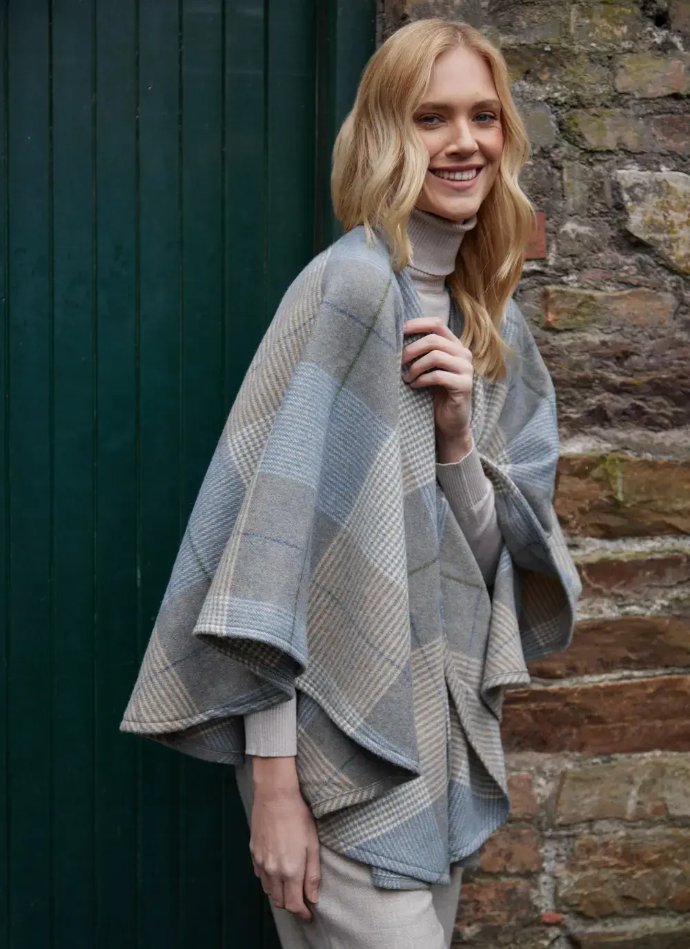 Sue Lambswool Cape